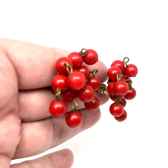 SOLD 50s Beaded Dangle Cluster Brass Clip On Earrings - Picture 10 of 13